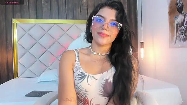 lauren_whitee_ from StripChat is Freechat