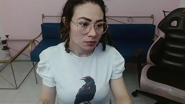 Luisa_mourfor from StripChat is Freechat