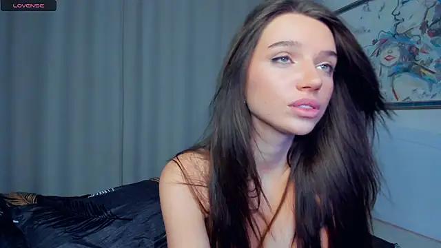 NaomiSiren from StripChat is Freechat