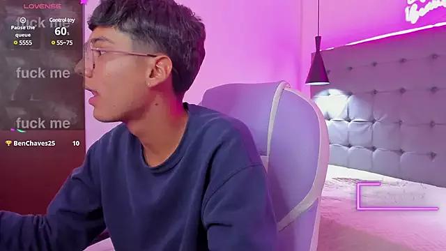 OliverTwinky from StripChat is Freechat
