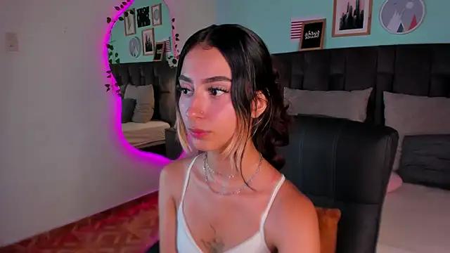 ParisFox_ from StripChat is Freechat