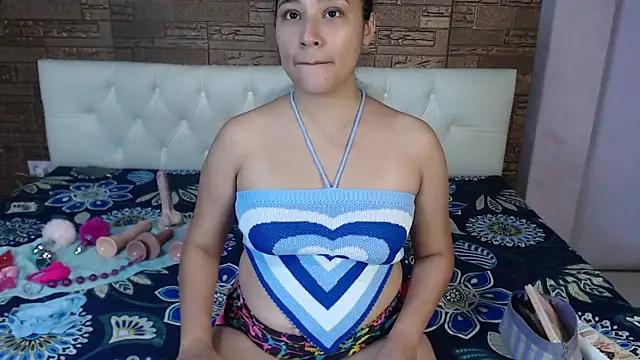 SelenaRuiz69 from StripChat is Freechat