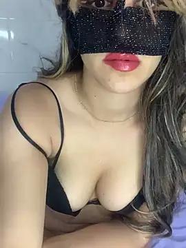 senoritaseno from StripChat is Freechat