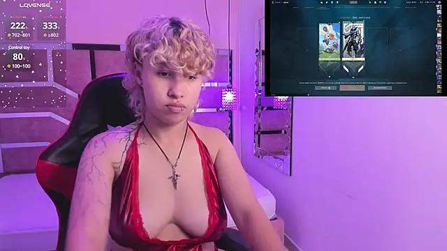 TaylorLeeh from StripChat is Freechat